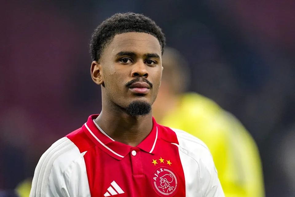 Sự nghiệp khởi đầu thần tốc từ học viện Ajax 