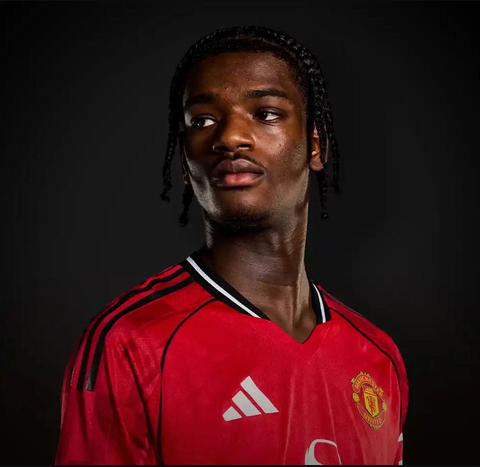 Hình ảnh tài năng trẻ đầy khát khao trên sân cỏ