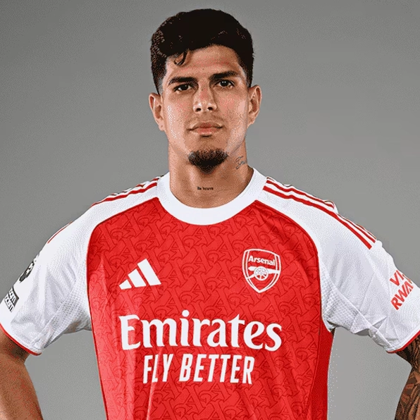 Trung vệ Piero Hincapié trong màu áo câu lạc bộ Arsenal tại giải Ngoại hạng Anh