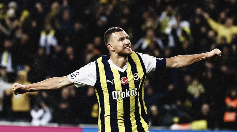 Edin Džeko tỏ ra mệt mỏi sau một pha bứt tốc không thành