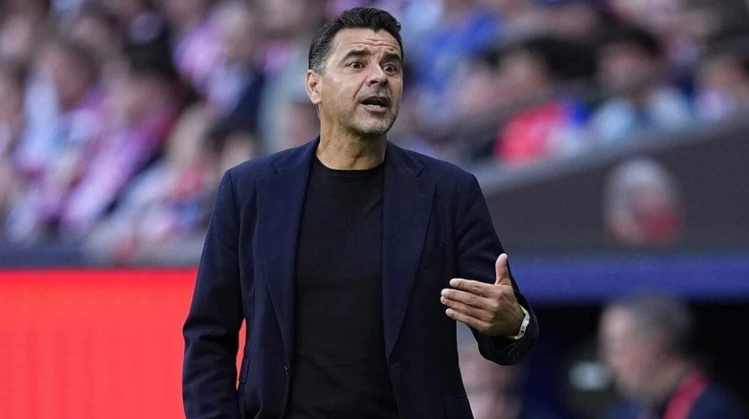 Michel xuất hiện tại Amsterdam chuẩn bị cho buổi ký kết hợp đồng với câu lạc bộ Ajax
